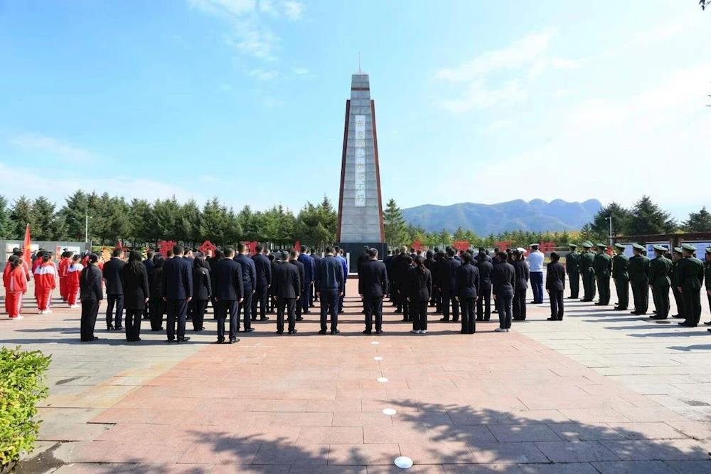 平山区举行烈士纪念日向烈士敬献花篮仪式